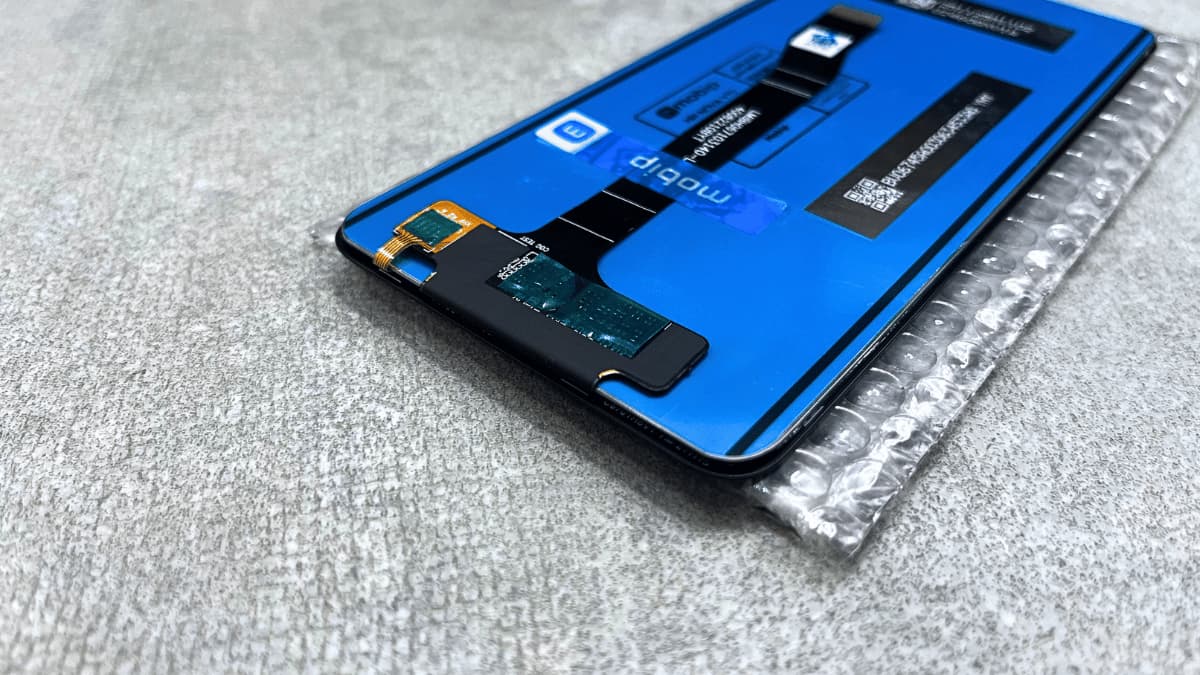 Novedades en displays OLED, AMOLED y baterías para celulares disponibles en Mobip
