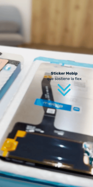 Sticker de Mobip que sostiene la flex